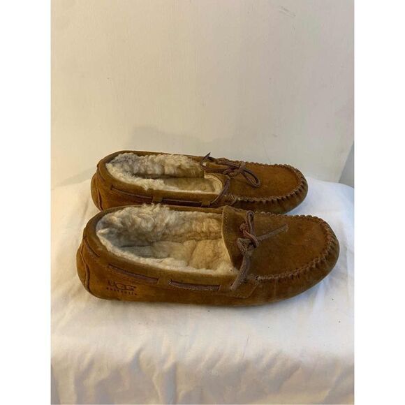 Ugg driving moccasins slippers Womens size 7 ? - Picture 1 of 5